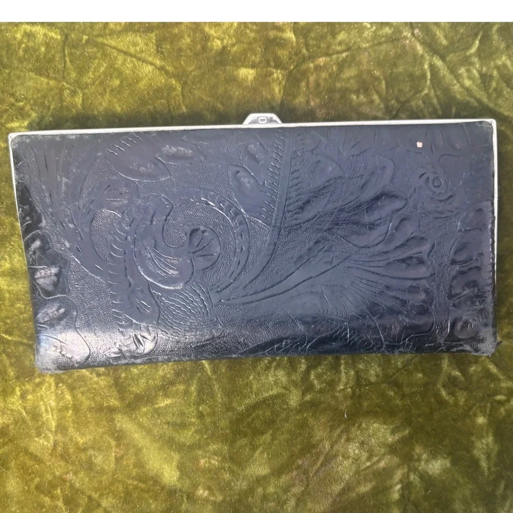 LUCILLE Black Embossed Floral Leather Clutch Wallet Organizer‎